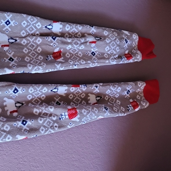 Matching Women's Polarbear Pajamas - Picture 6 of 17